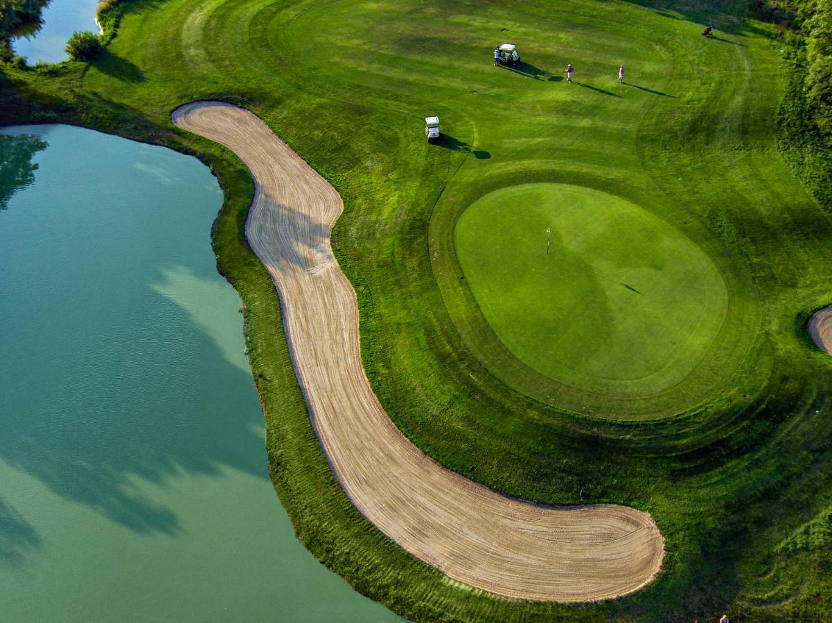 Bed and Breakfast Pannonia Golf & Country Club Alcsutdoboz Exterior foto